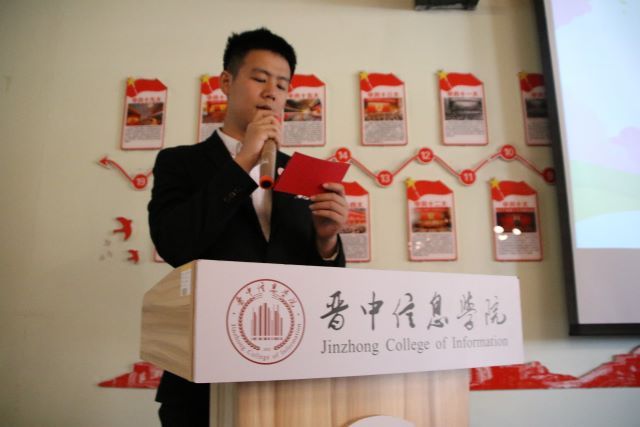 家长进校 携手共育 点赞智能工程学院“家长开放日”