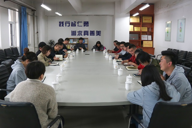 聚焦问题 复盘工作 推动完满教育极致发展