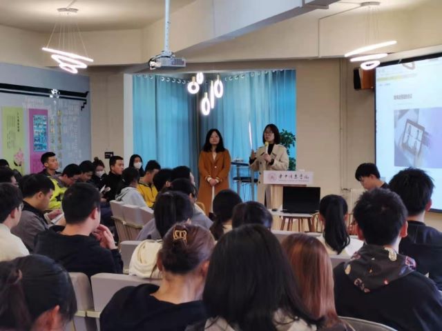 图书馆举办“利用万方选题确定毕业论文方向”专题讲座