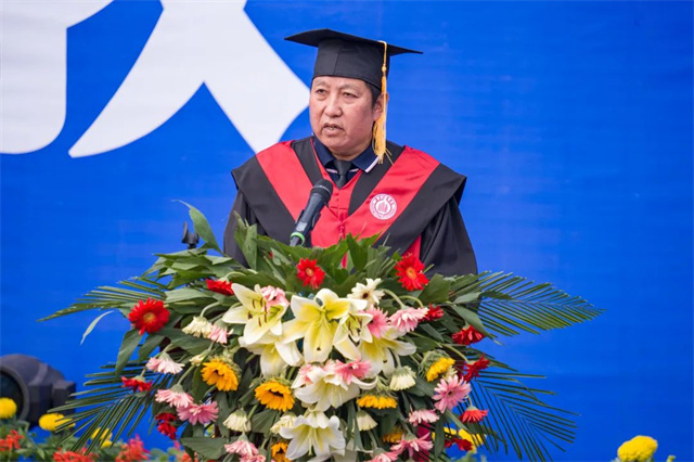 跃入人海 奔赴未来——我校隆重举办2023届学生毕业典礼暨学位授予仪式