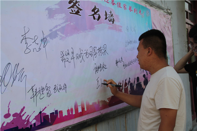 【家长开放月】架起家校心桥 共筑美好未来——智能工程学院“家长开放日”活动搭建家长与孩子之间的桥梁
