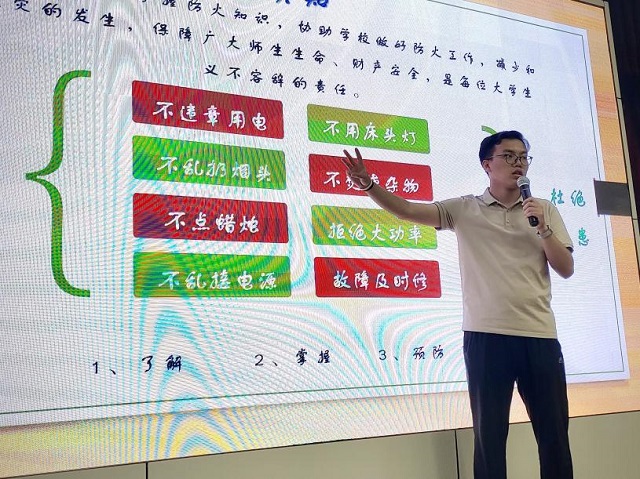 杨鸿鹏:信院时光六载有余 初心未改永为起点
