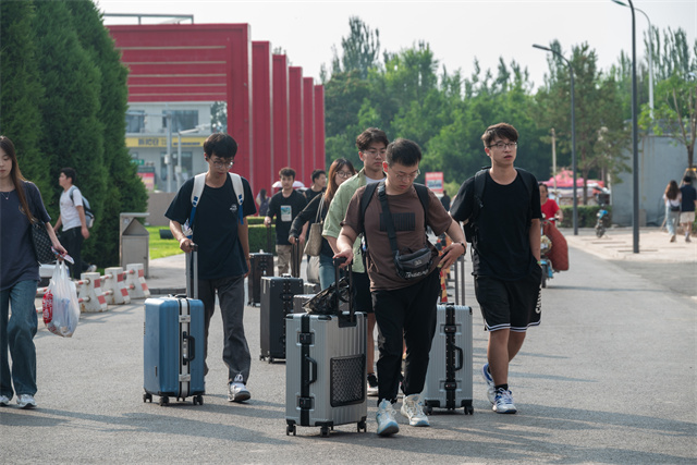 “信”心满满 待你归来——我校万余名学子返校迎接新学期