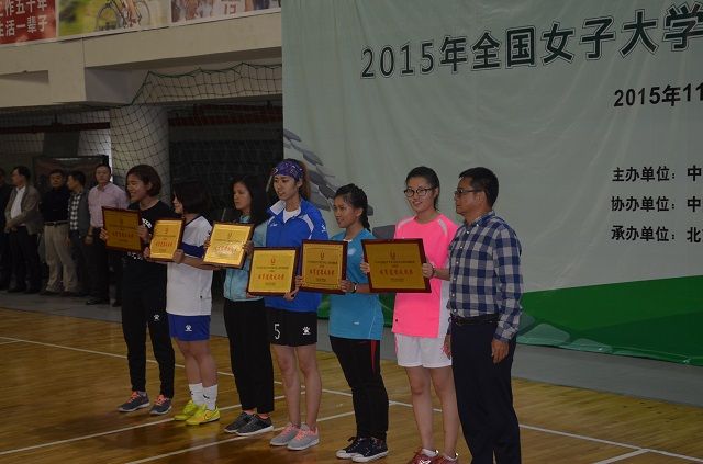 我院女足代表队夺得2015年全国女子大学生室内五人制足球锦标赛第五名好成绩
