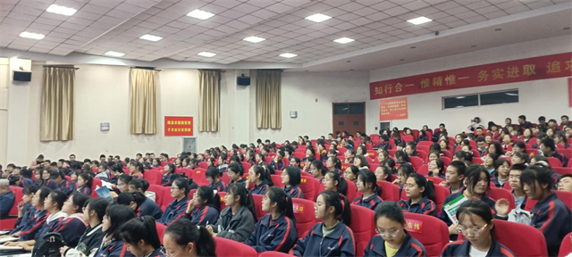 我校走进介休市第一中学开展“职业生涯规划”公益讲座