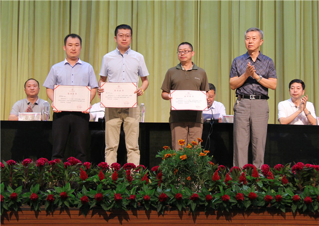 我院隆重召开2017年庆祝教师节暨表彰大会
