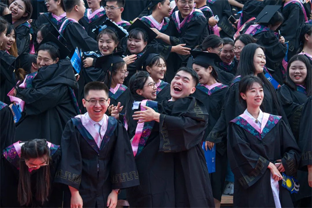 跃入人海 奔赴未来——我校隆重举办2023届学生毕业典礼暨学位授予仪式