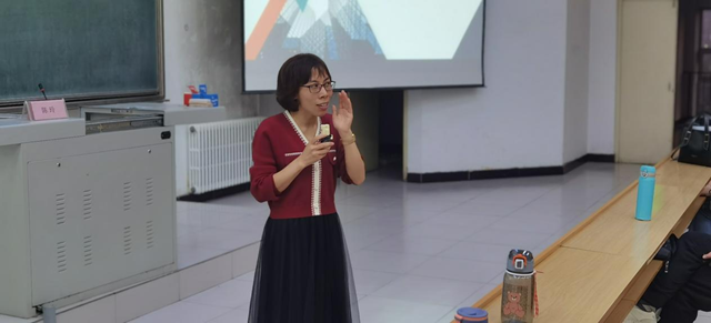 我校开展课堂教学改革专题讲座