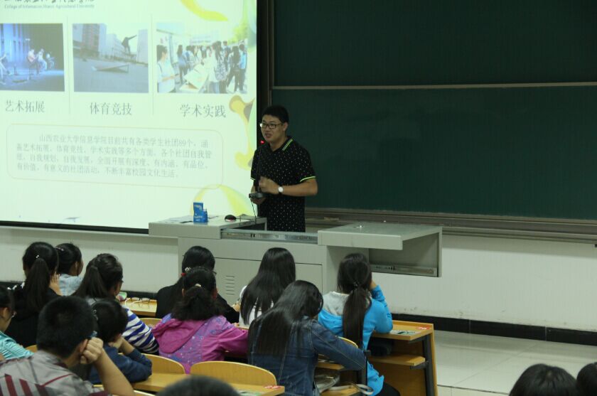 开启大学之门 走好大学之路—首次新生体验课顺利开课