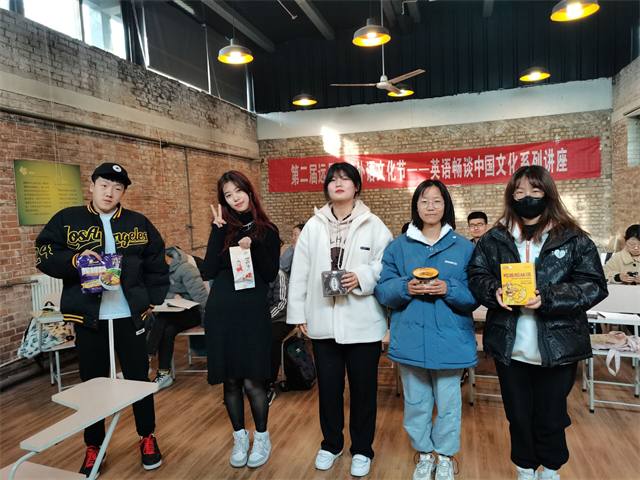 远景学院举办第二届外语文化节之中西文化系列讲座