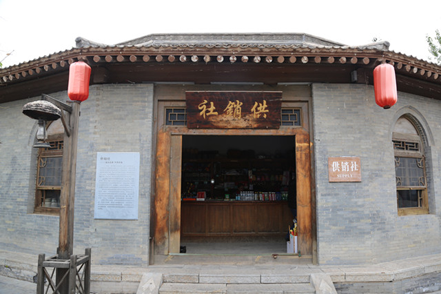 我校组织党员教师赴林州开展“不忘初心、牢记使命”主题教育红旗渠精神培训活动