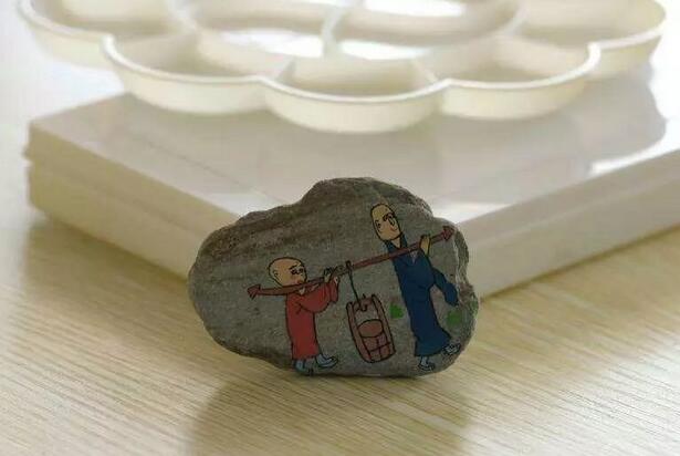 【校友传真】特岗教师王美英与她的石头画