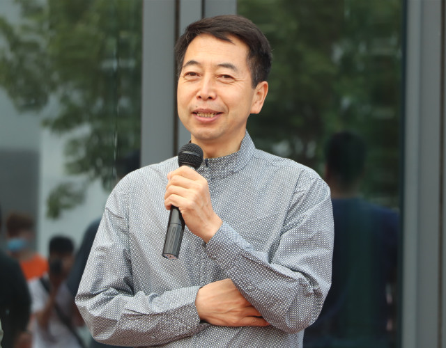 经济与管理学院毕业生向母校赠礼
