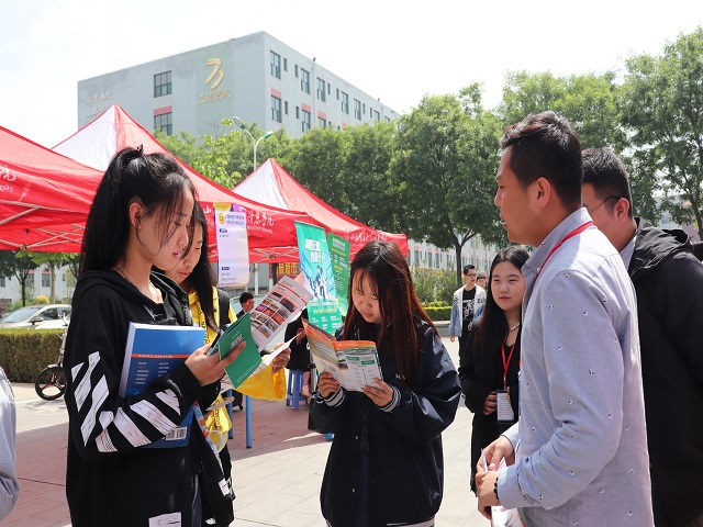 扬帆起航 助力前行——我校组织首届校友企业线下专场招聘会