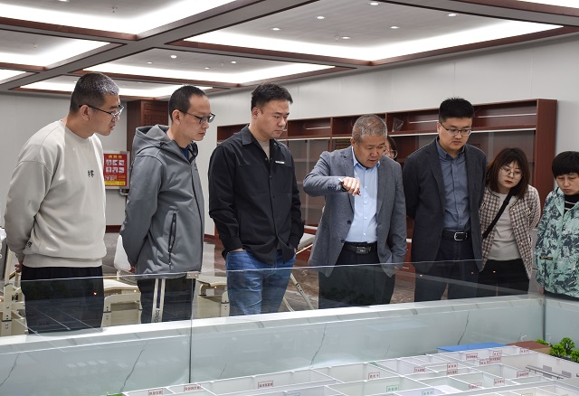 我校深入源德味央厨有限责任公司开展校企合作交流