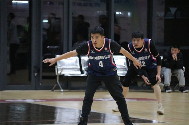 第六届教职工篮球赛落幕 后勤代表队逆袭夺冠!