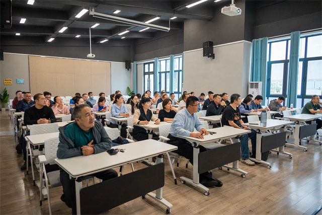 我校2023年管理干部系列培训第二期开班