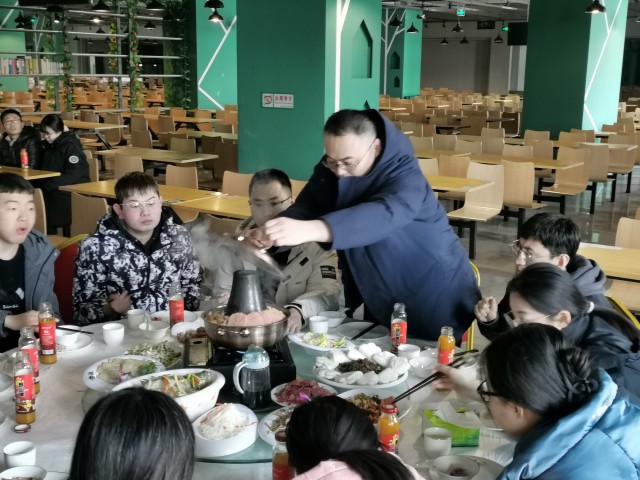 后勤保障齐努力 让留校学生过个暖心年