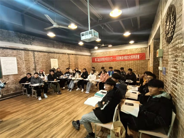 远景学院举办第二届外语文化节之中西文化系列讲座