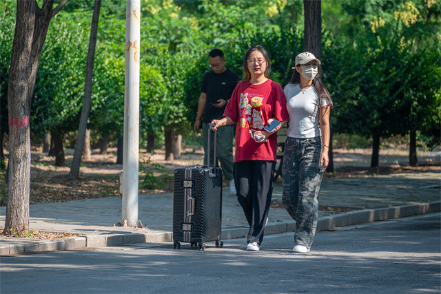 “信”心满满 待你归来——我校万余名学子返校迎接新学期