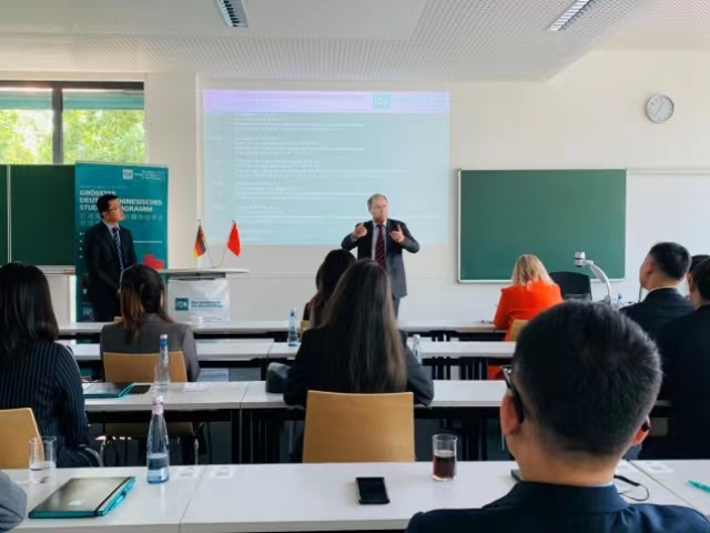 热烈祝贺!我校17名学生圆满完成德国硕士学业