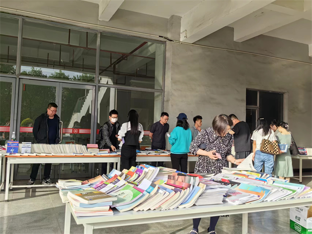 我校举办2023年教材展示交流活动
