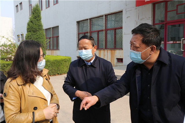 我校毕业年级学生开学准备工作接受检查验收