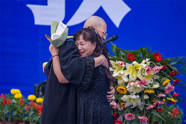 跃入人海 奔赴未来——我校隆重举办2023届学生毕业典礼暨学位授予仪式