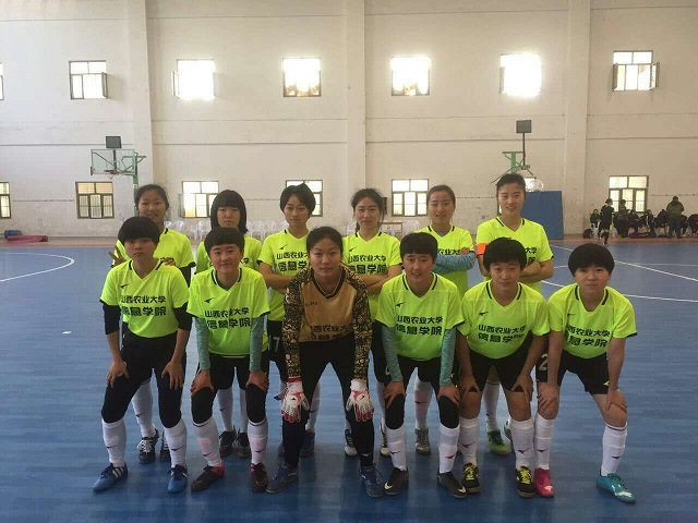 我院女子足球队屡战屡胜荣获全国第三名