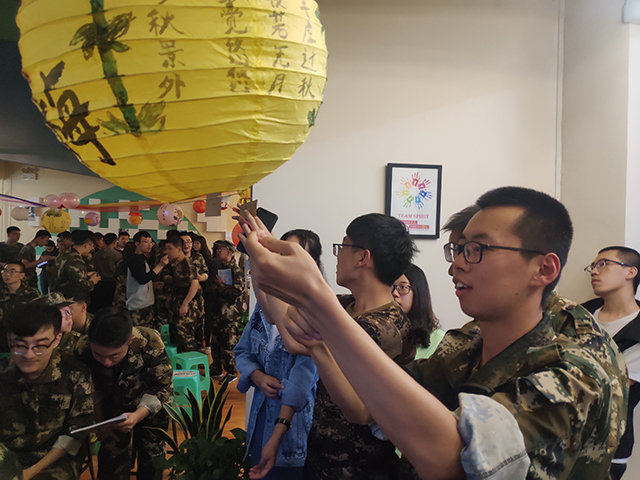 【献礼70周年】三达书院与智能工程学院举办“我和我的祖国”花灯展