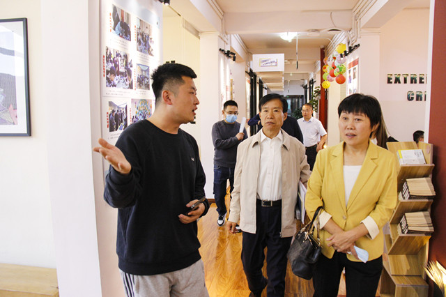 晋中市科协党组书记、主席常许雁一行来我校调研