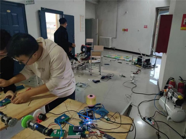我校在第十九届全国大学生机器人大赛中再创佳绩