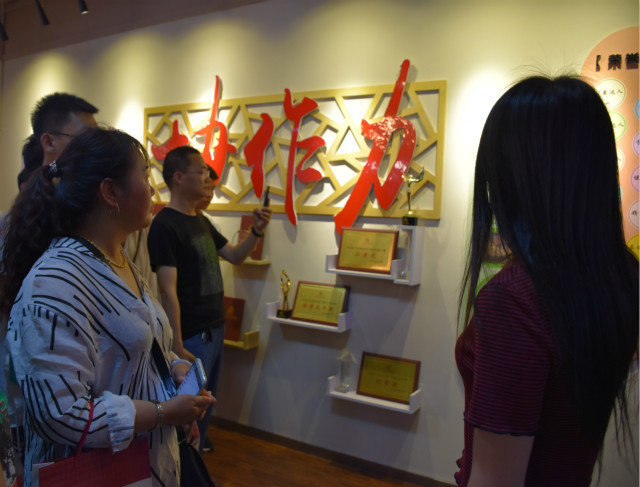 【家长开放月】学子四载青春梦 家校共谱成长曲——经济与管理学院开展2018年家长开放日活动