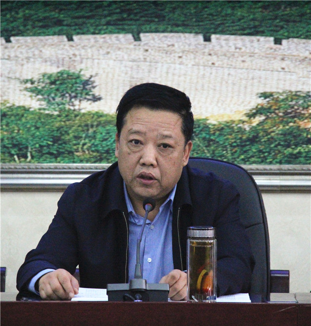 我校召开中心组扩大会 落实扫黑除恶专项斗争和全国教育大会精神