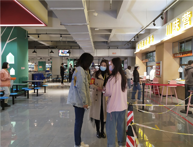 学生党员“护餐”岗 构筑安全文明就餐屏障