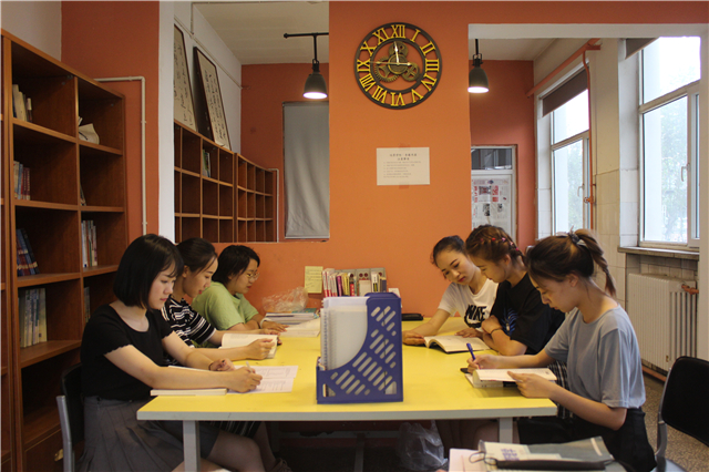 我校远景学院学霸宿舍“C位出道”