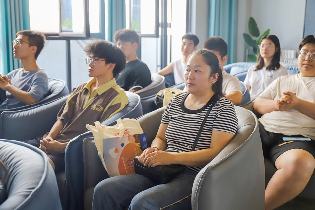 【家长开放日】大数据学院、信息工程学院师生家长为爱赴约 同心共育