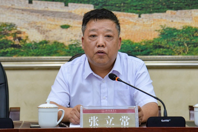 我校隆重举行第八届“西部计划”志愿服务团出征仪式