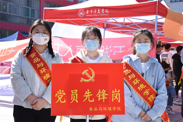 直击迎新现场!8000余名2022级萌新从信院奔向新征程