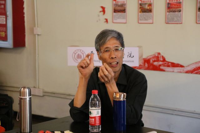 家长进校 携手共育 点赞智能工程学院“家长开放日”