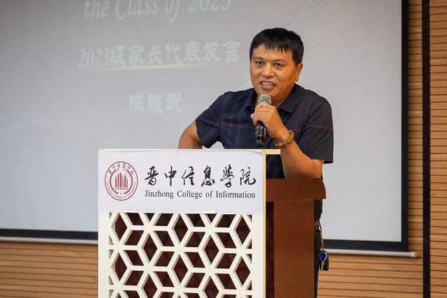 【国际周】飞奔逐梦·星辰远景——我校2023级荣誉学生开学典礼成功举办