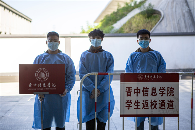 直击迎新现场!8000余名2022级萌新从信院奔向新征程
