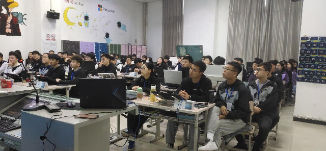【信息产业精英说】第2期:张志云学长重归母校作《职业进阶之路》主题讲座
