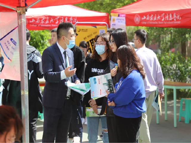 校园双选会 1200余名毕业生达成就业意向