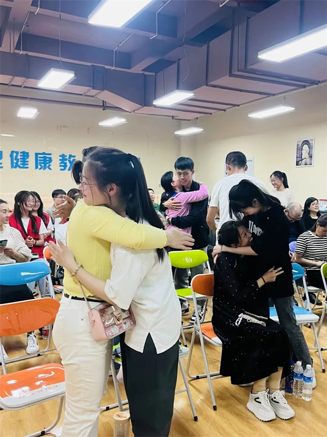 【家长开放日】淬炼·国际商学院用爱搭建家校桥梁 携手共话学生成长