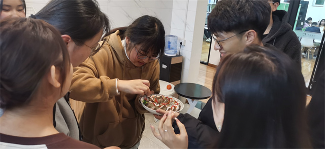 【心声·咱们的异科行】以爱为底色，作念有温度的领航东说念主
