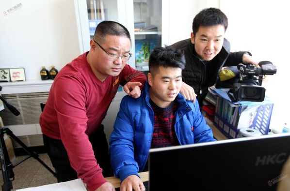 大学生村官也有大作为——我院毕业生吴谨江拍微电影宣传家乡