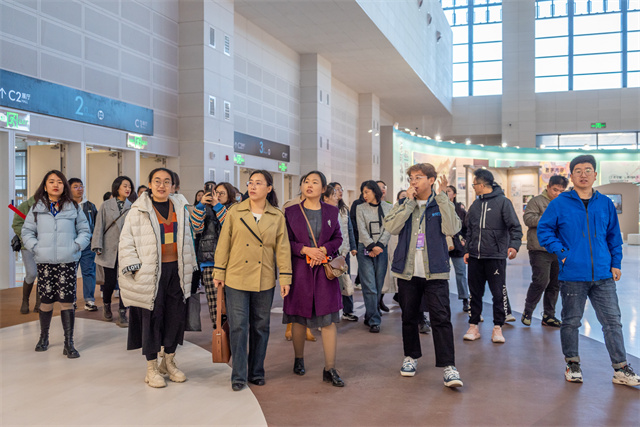 我校教职工代表参观2023黄河非遗大展