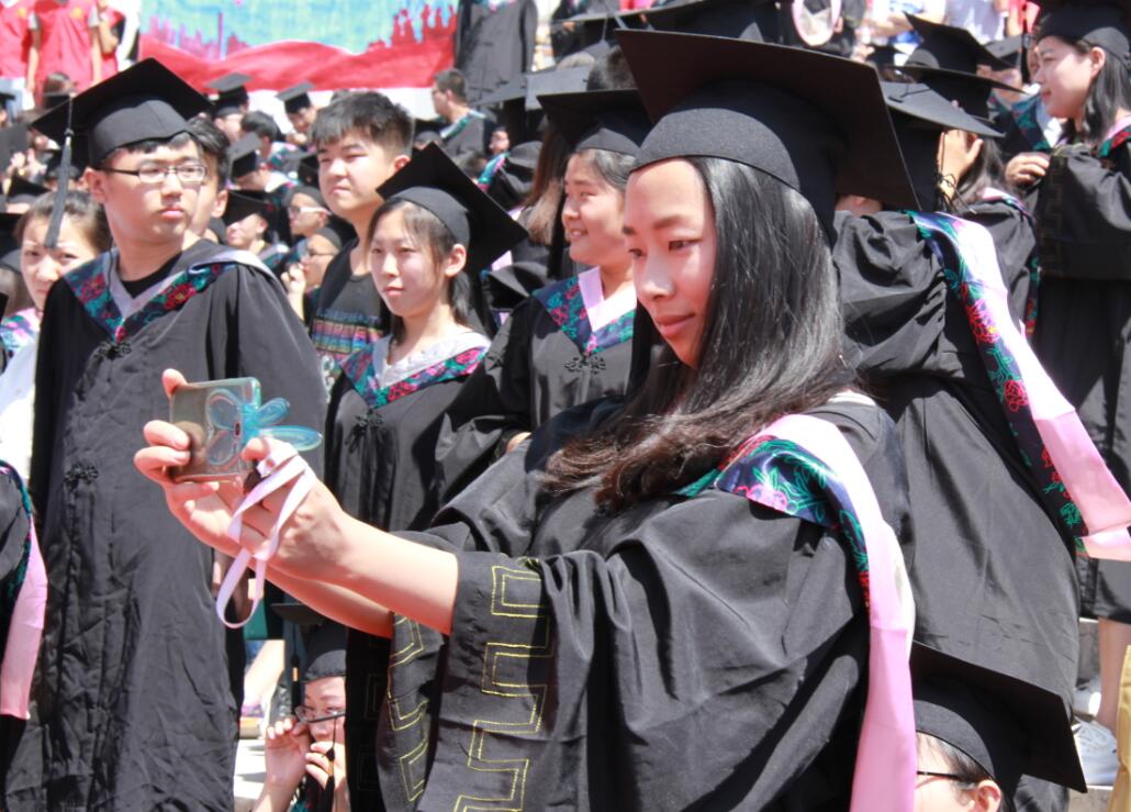 我院隆重举办2016届学生毕业典礼暨学位授予仪式
