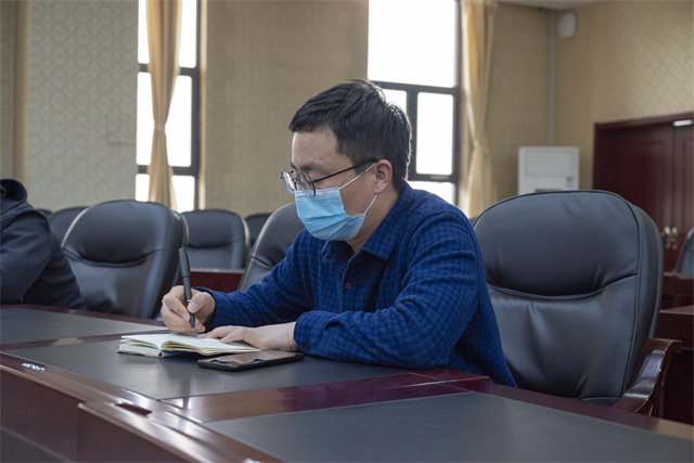 我校召开教育思想大讨论动员大会暨专家讲座